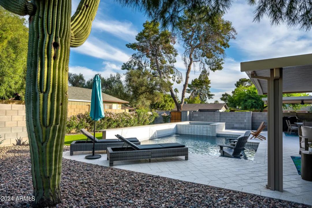 Real Estate Picture 5