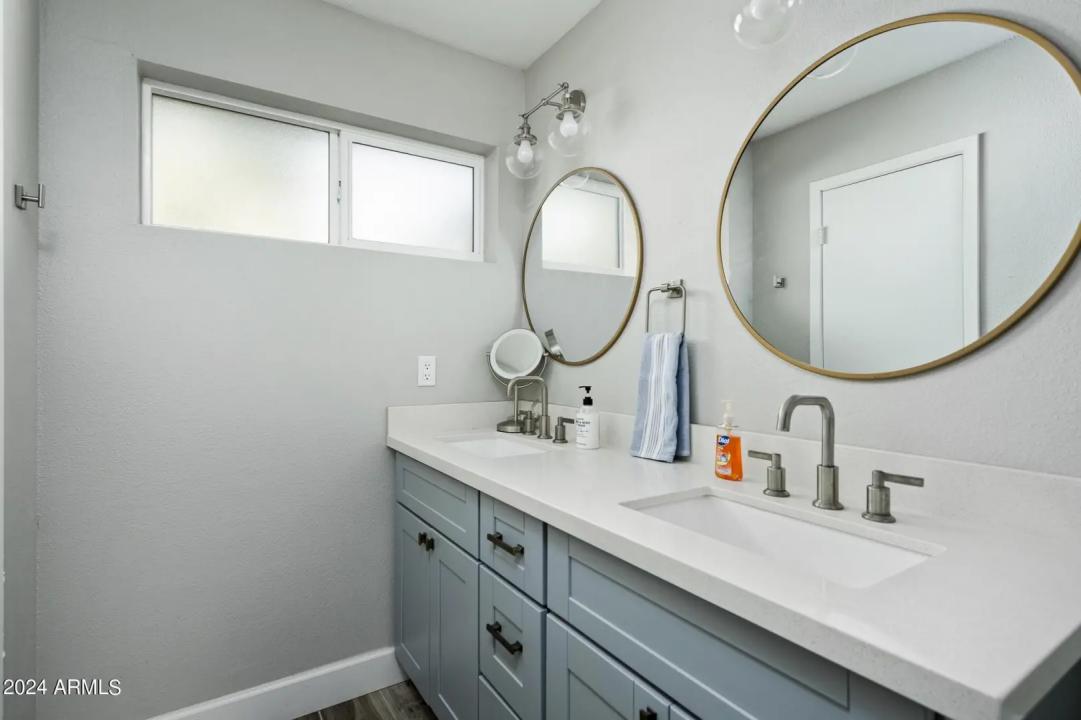 Real Estate Picture 16