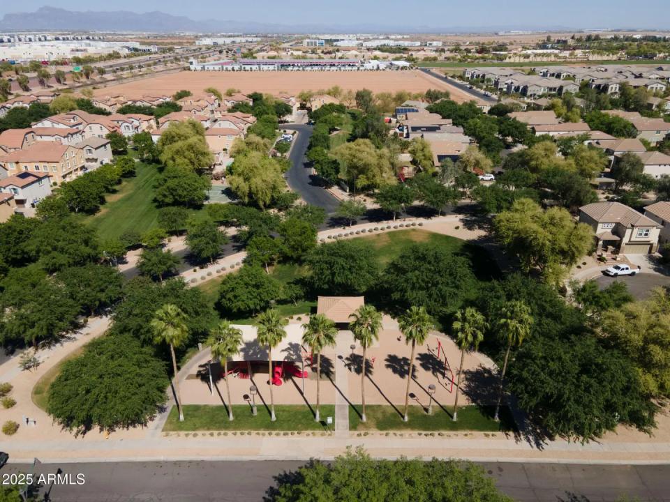 Real Estate Picture 25