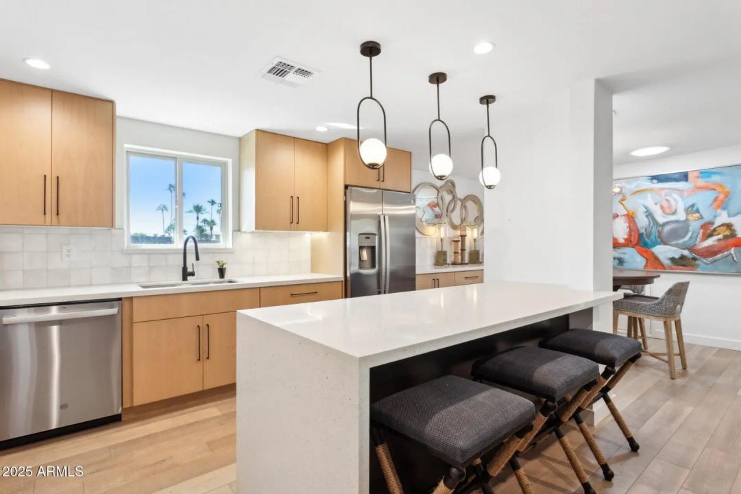 Real Estate Picture 5