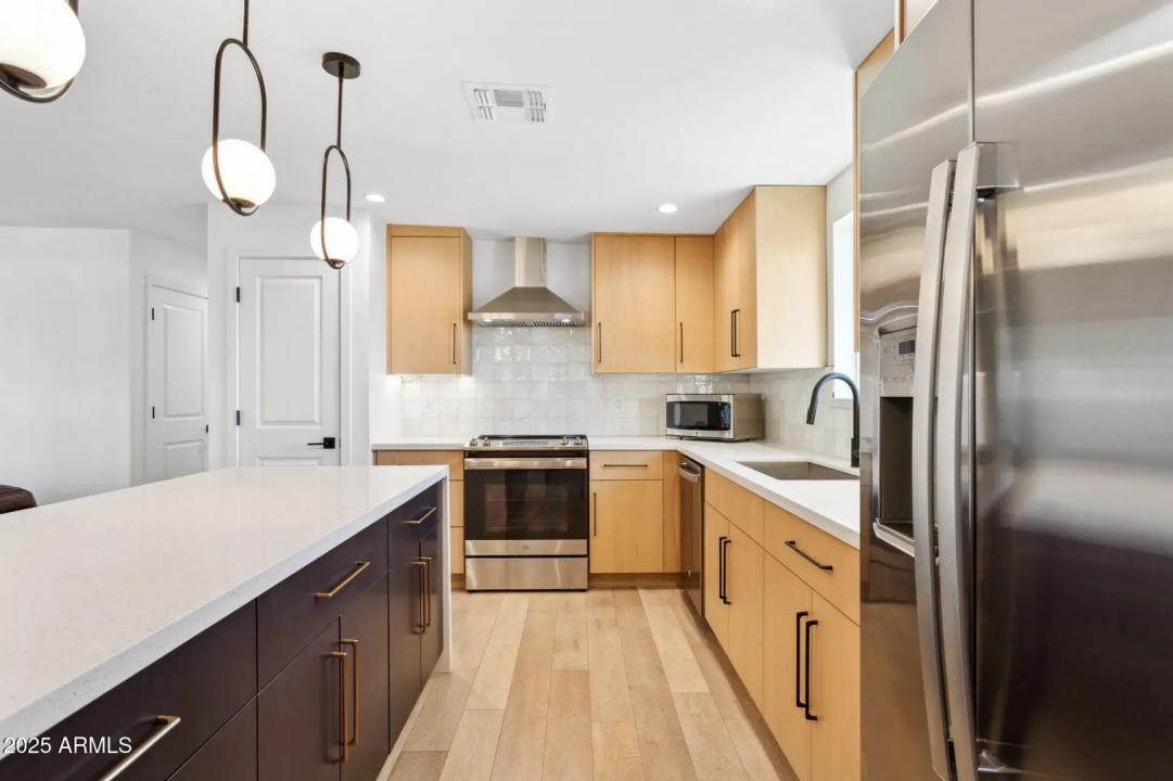 Real Estate Picture 11