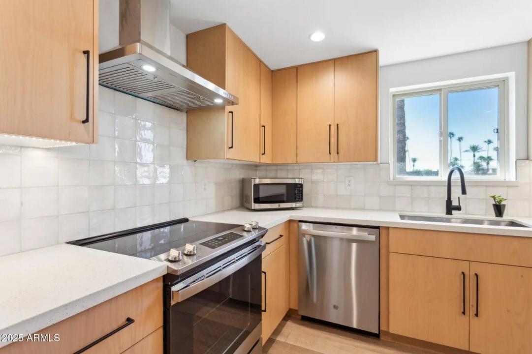 Real Estate Picture 12