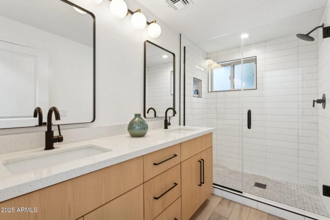 Real Estate Picture 16