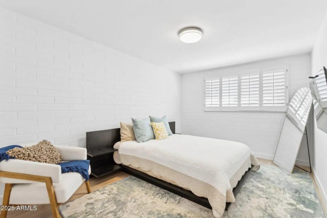 Real Estate Picture 17