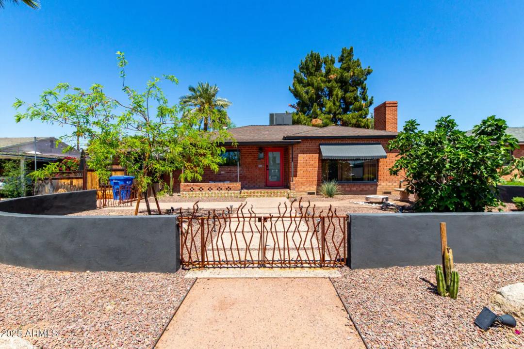 1246 E CAMBRIDGE Avenue Phoenix AZ 85006
