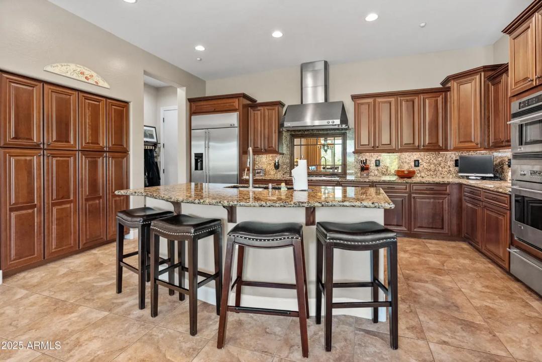 Real Estate Picture 4