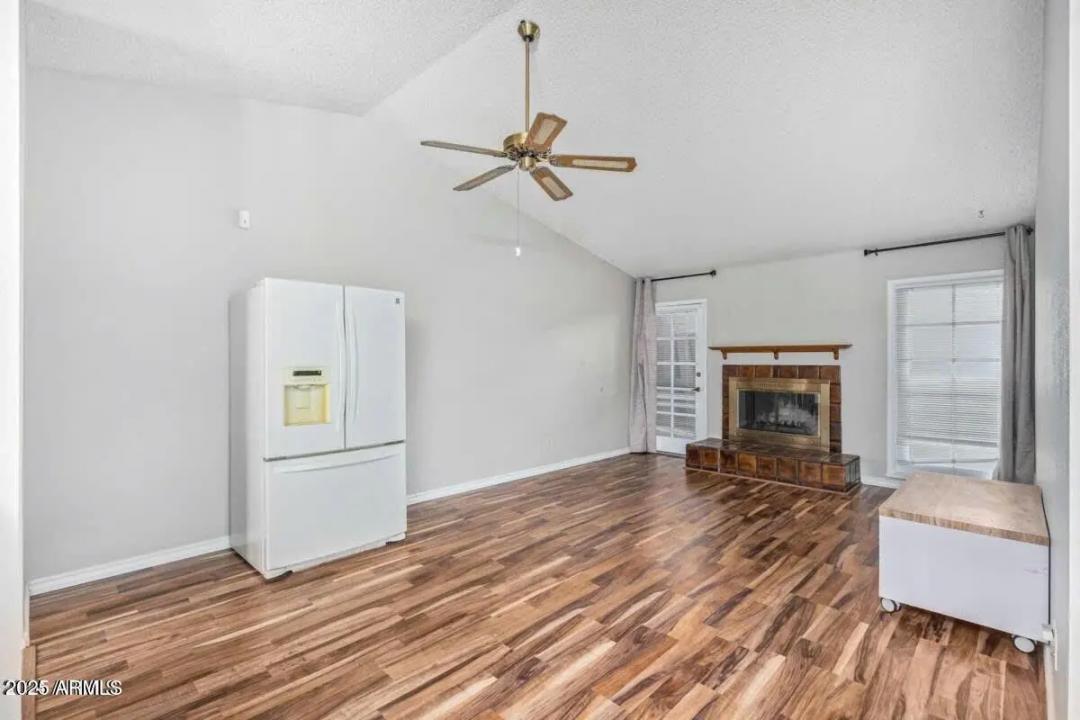 Real Estate Picture 9