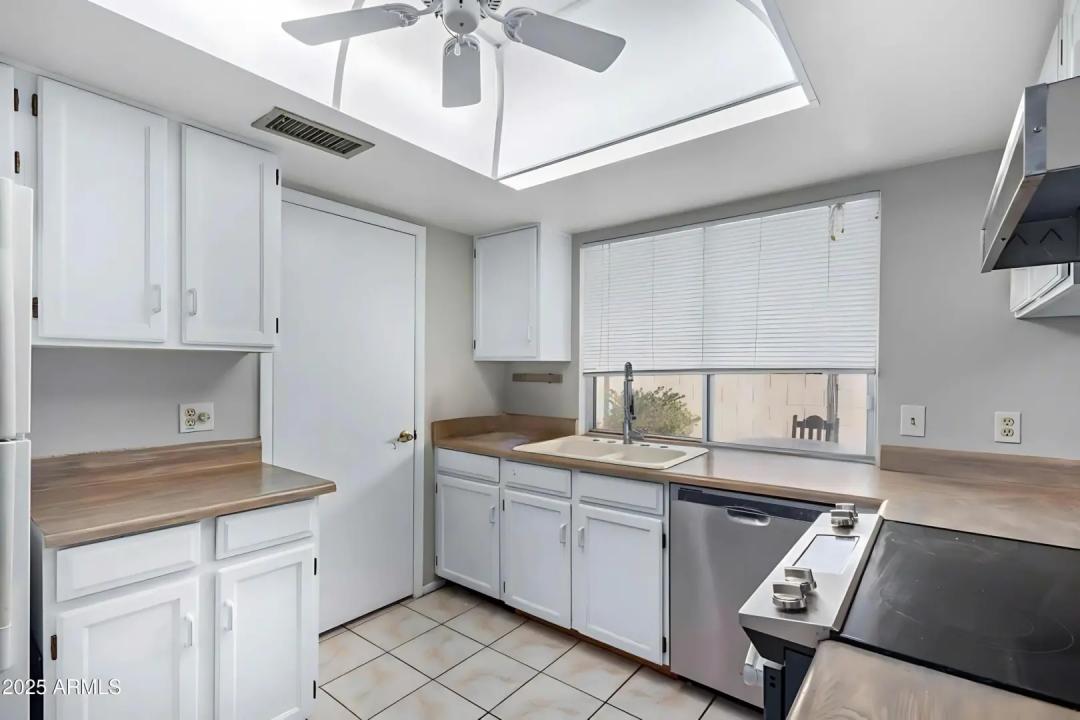 Real Estate Picture 7