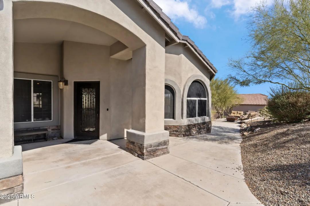 Real Estate Picture 4