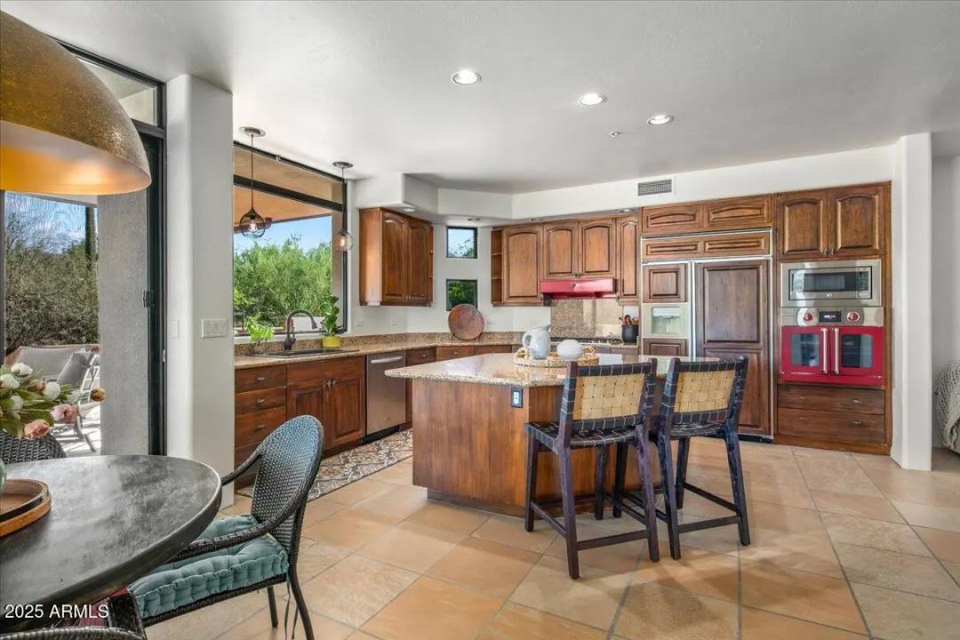 Real Estate Picture 10