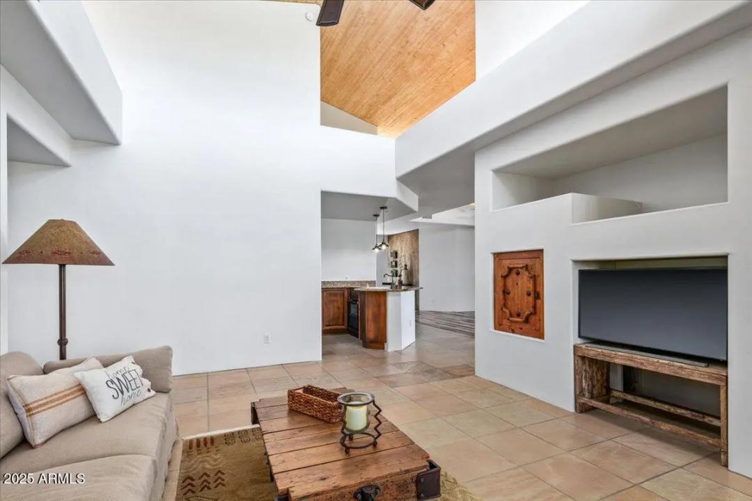 Real Estate Picture 13
