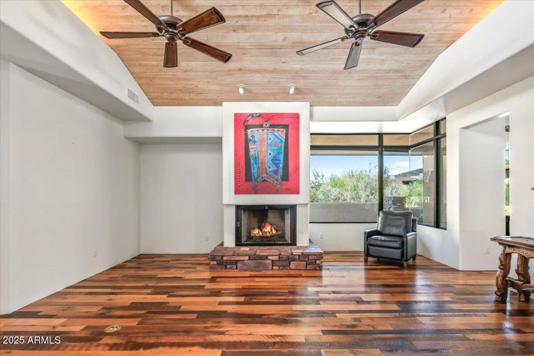 Real Estate Picture 14
