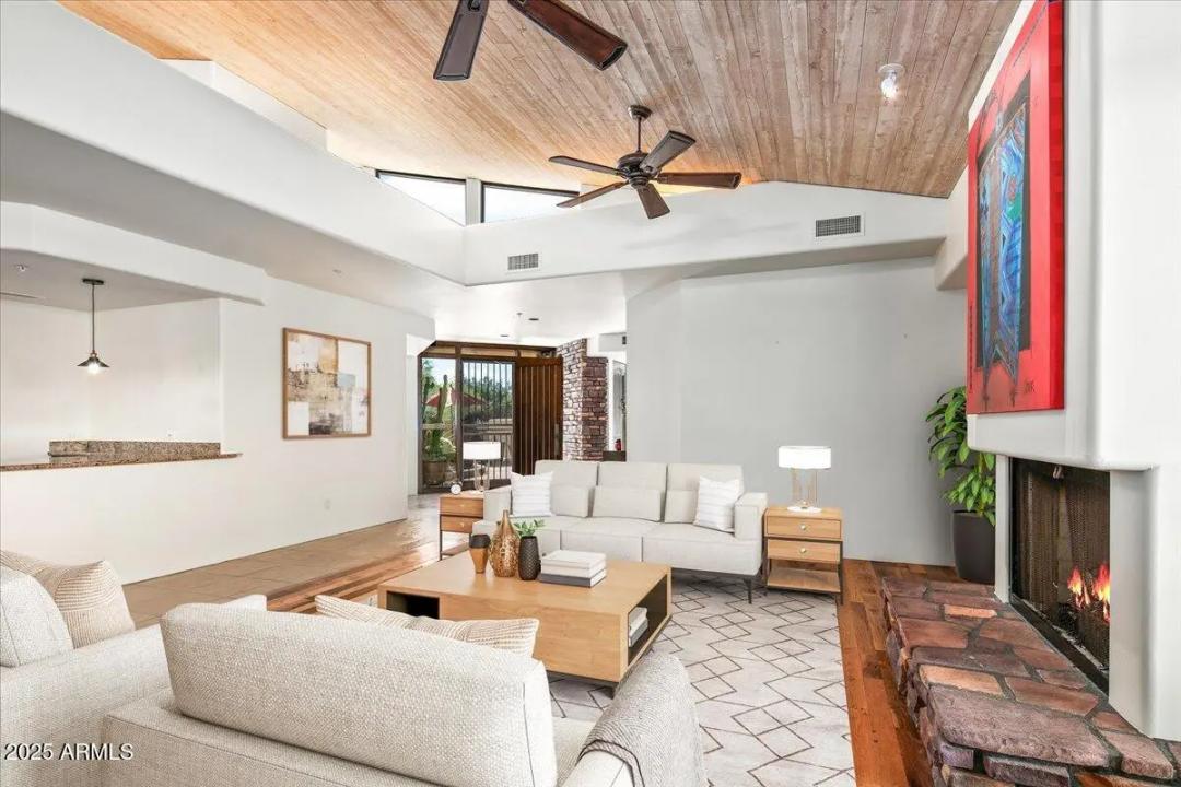 Real Estate Picture 6