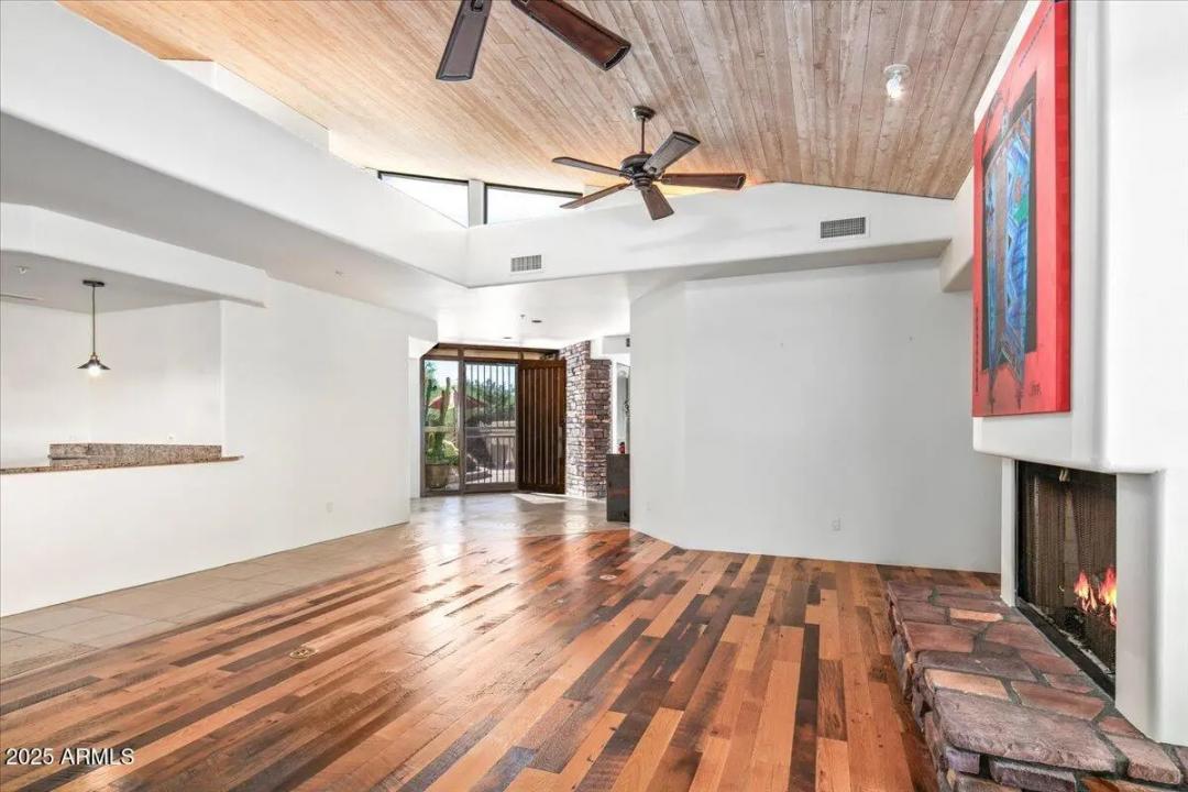 Real Estate Picture 15