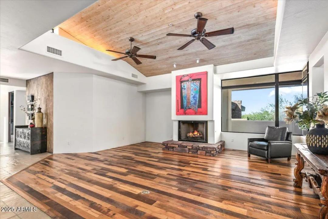 Real Estate Picture 4