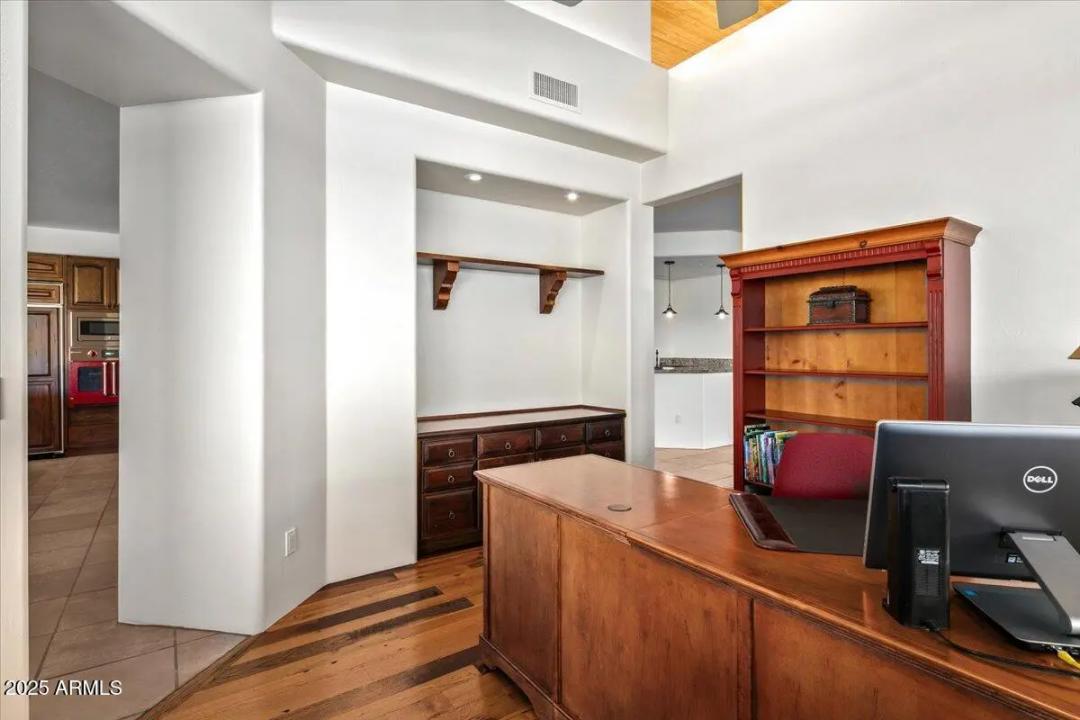 Real Estate Picture 18