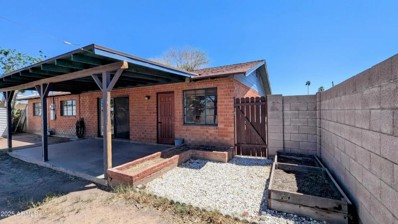 Real Estate Picture 12