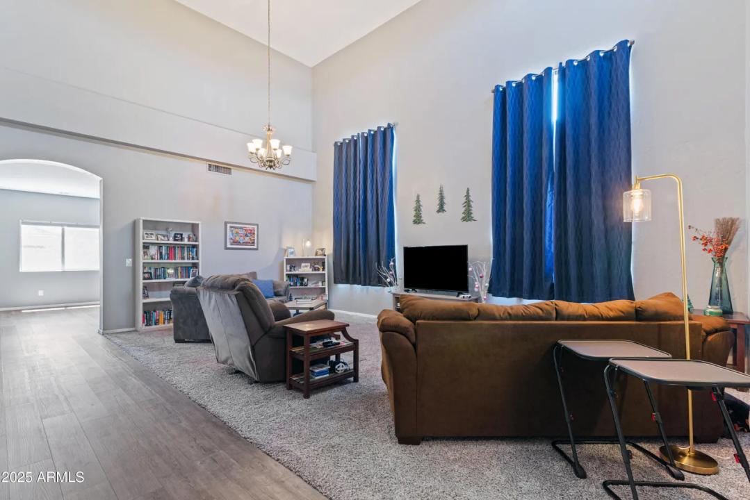 Real Estate Picture 11