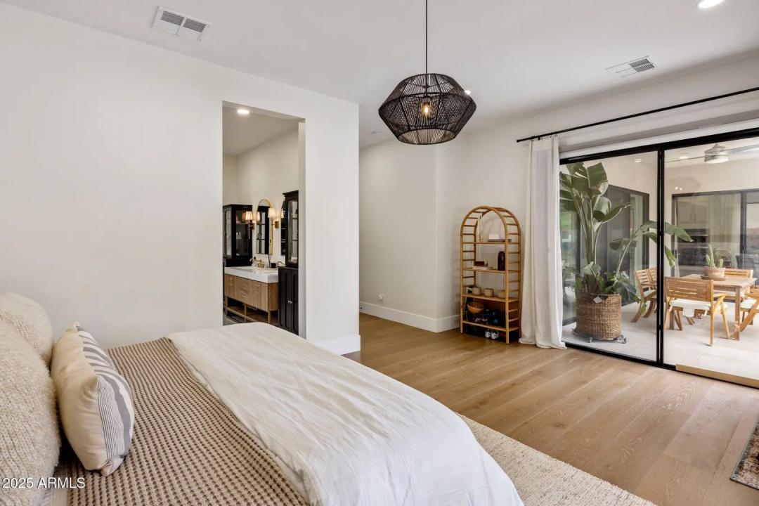 Real Estate Picture 17