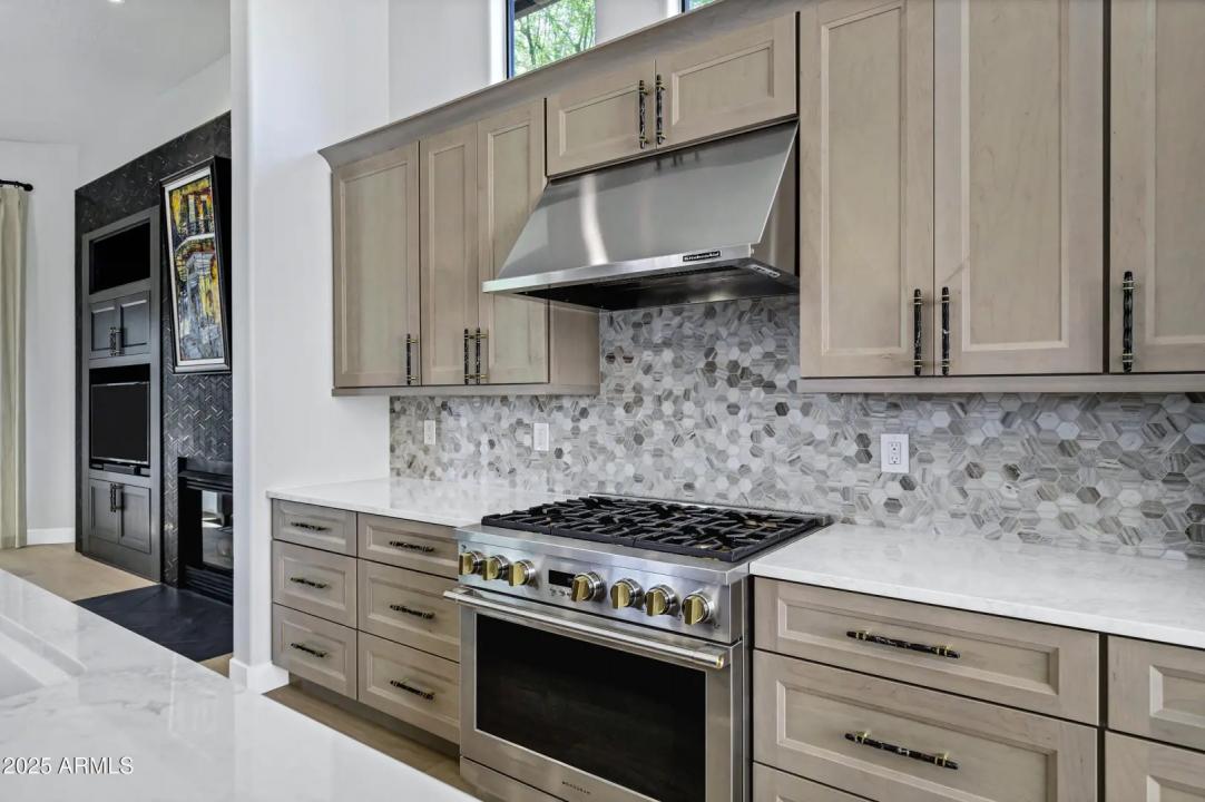 Real Estate Picture 24