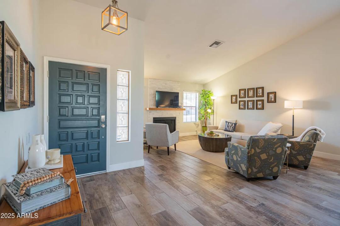 Real Estate Picture 5
