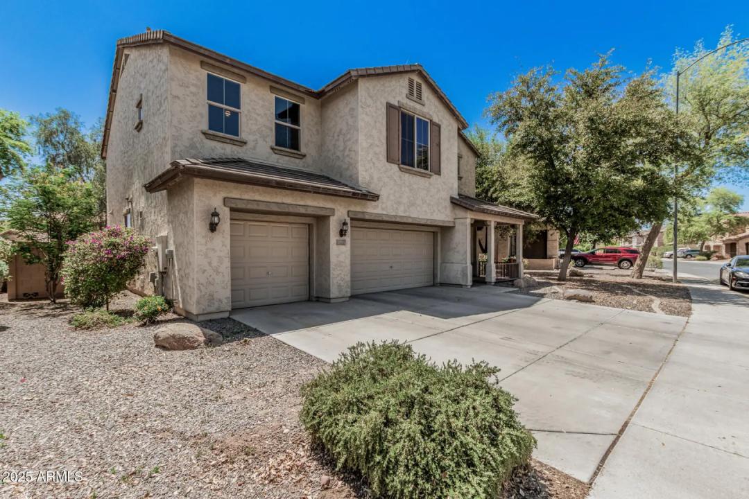 Real Estate Picture 3