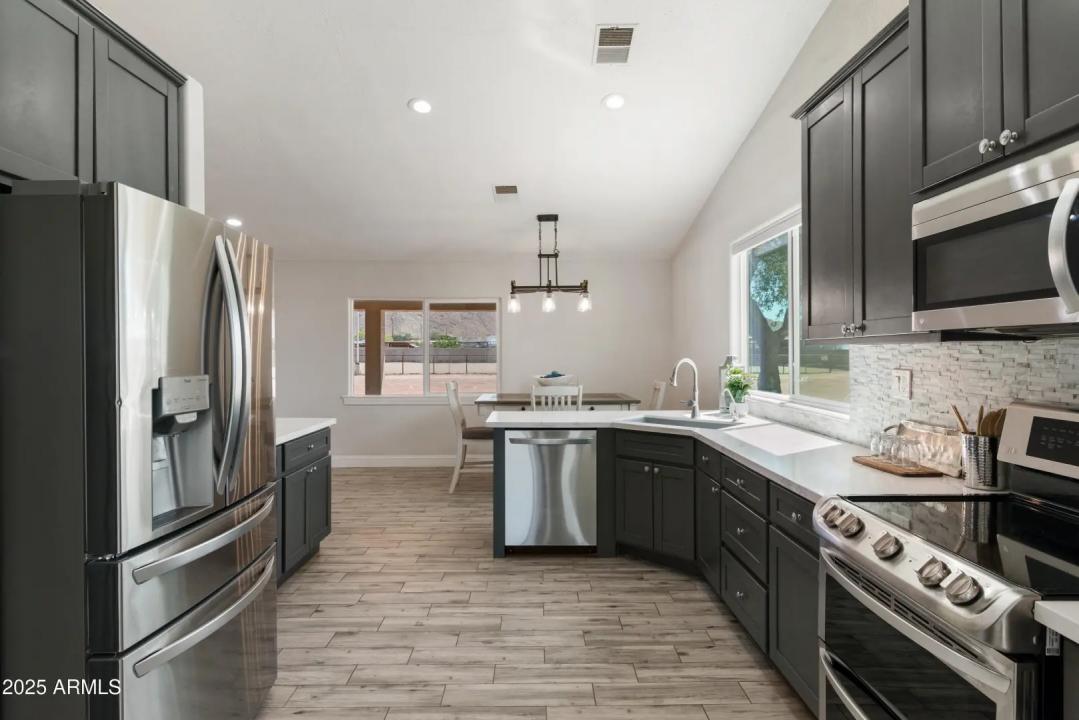 Real Estate Picture 17