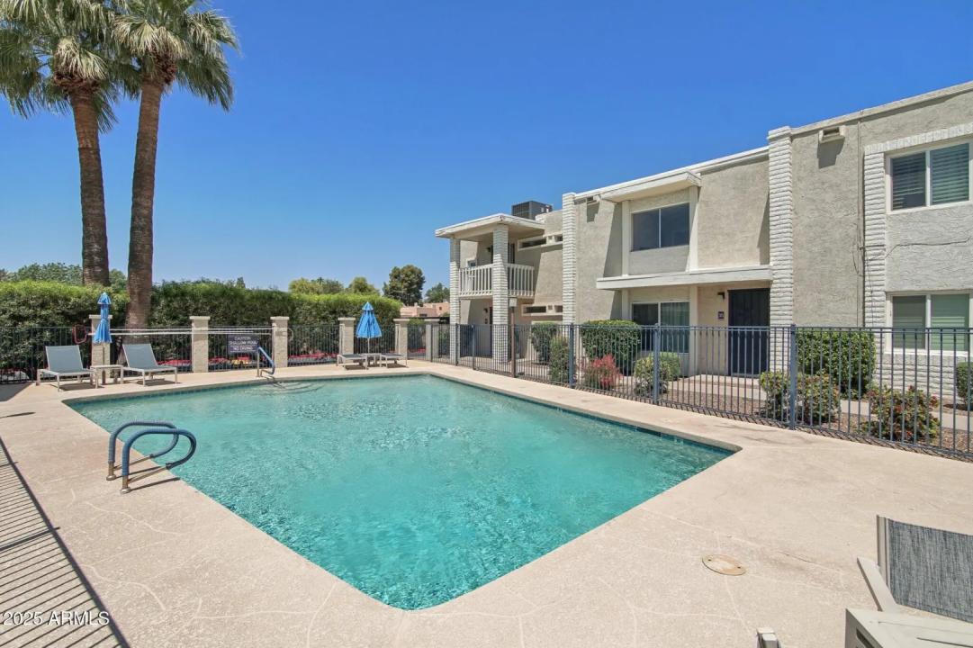 Real Estate Picture 4