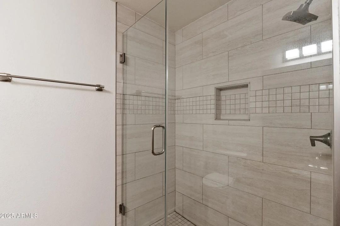 Real Estate Picture 14