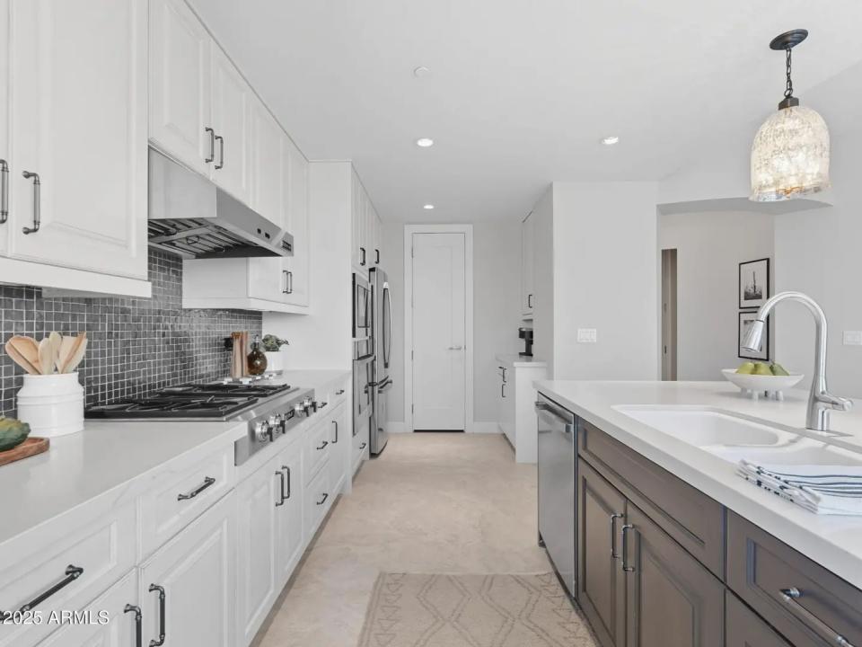 Real Estate Picture 11