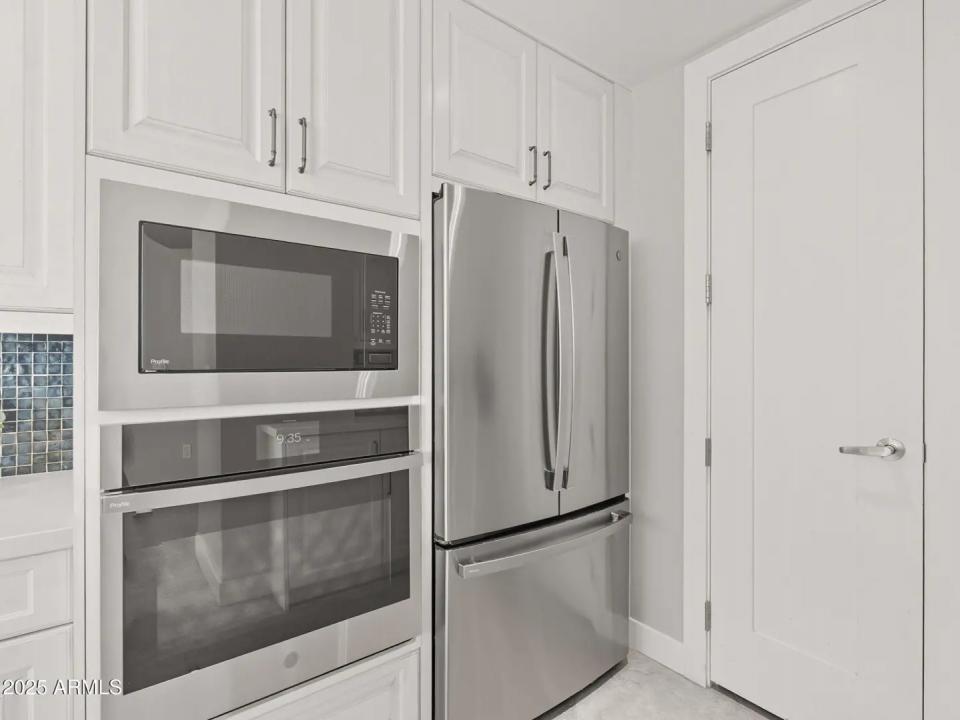 Real Estate Picture 12