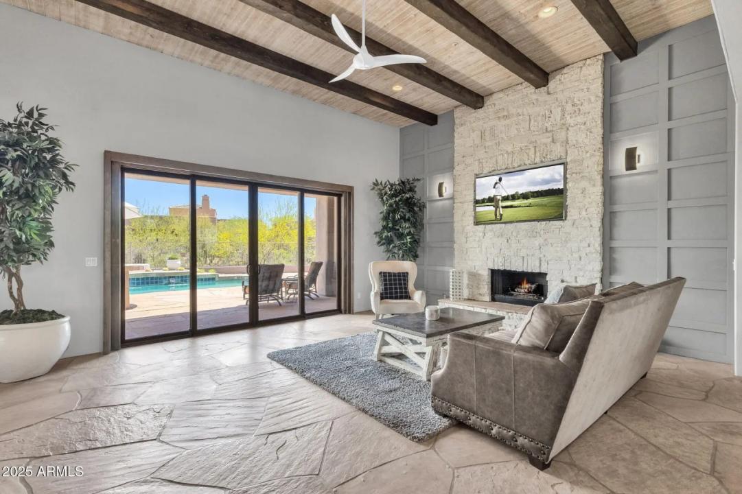 Real Estate Picture 8