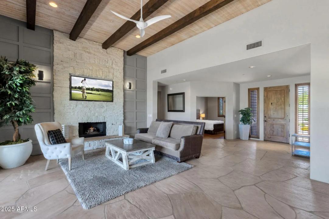 Real Estate Picture 9