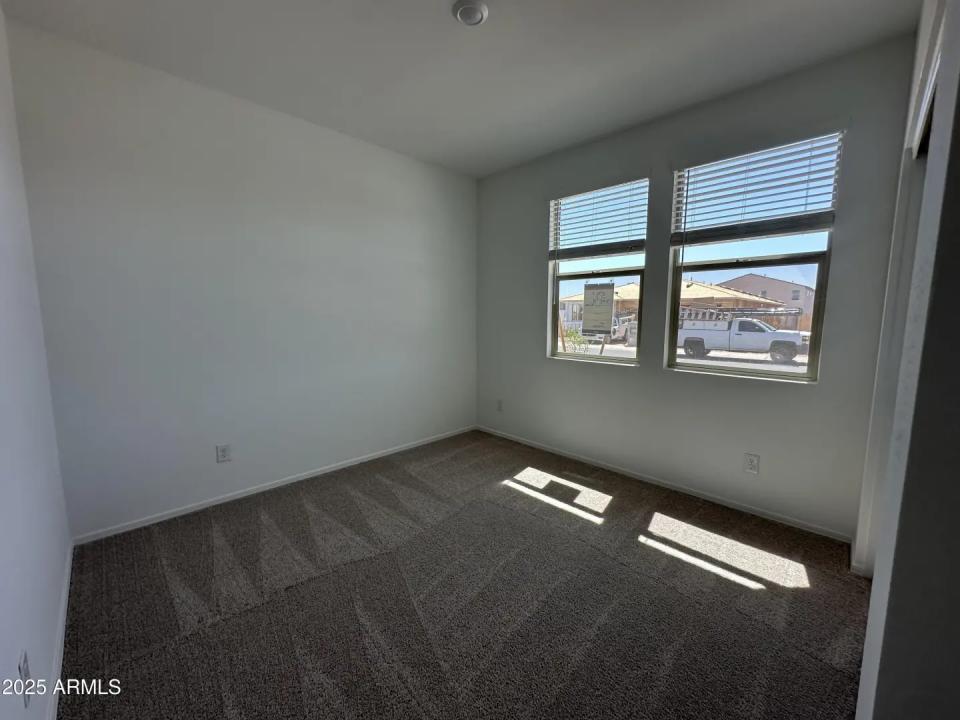 Real Estate Picture 4