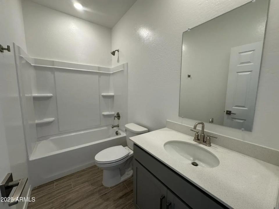 Real Estate Picture 6