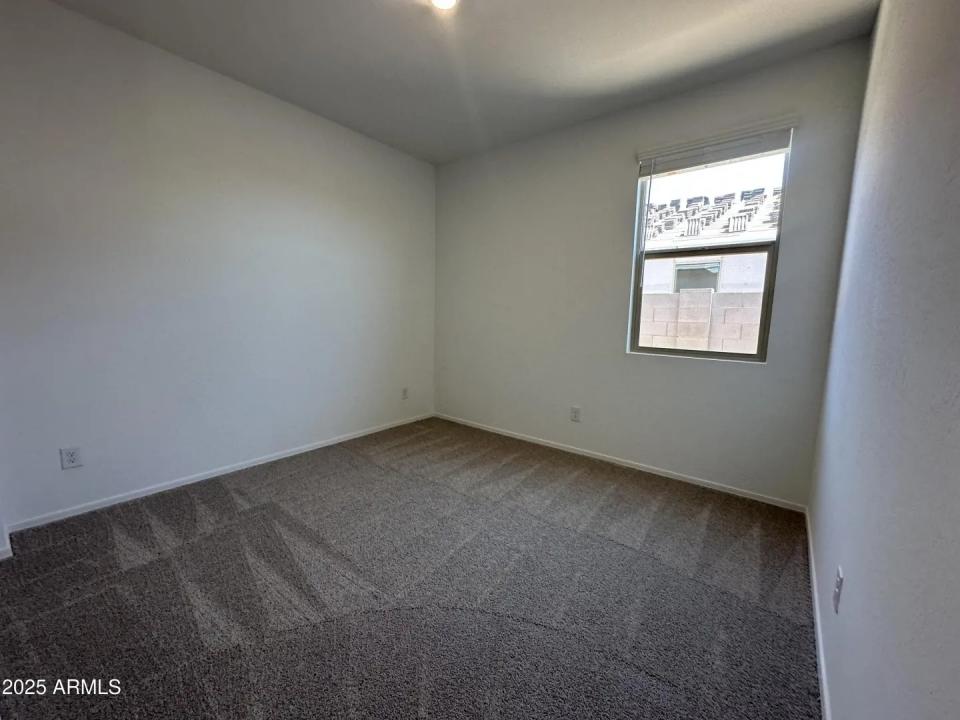 Real Estate Picture 7