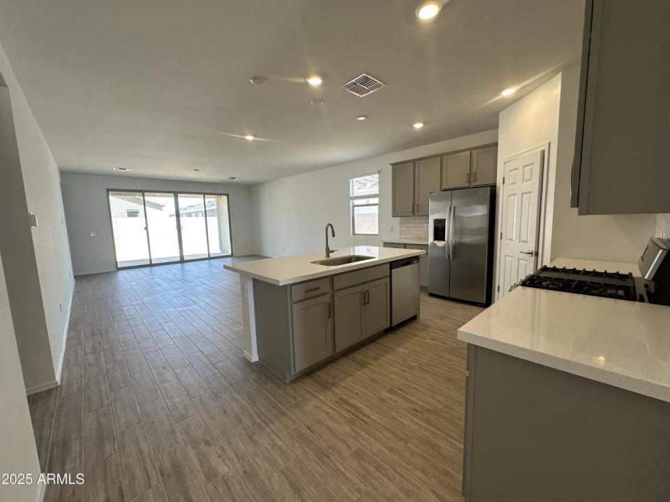 Real Estate Picture 10