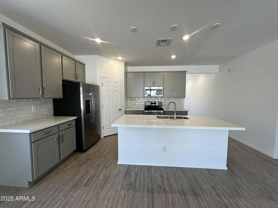 Real Estate Picture 13