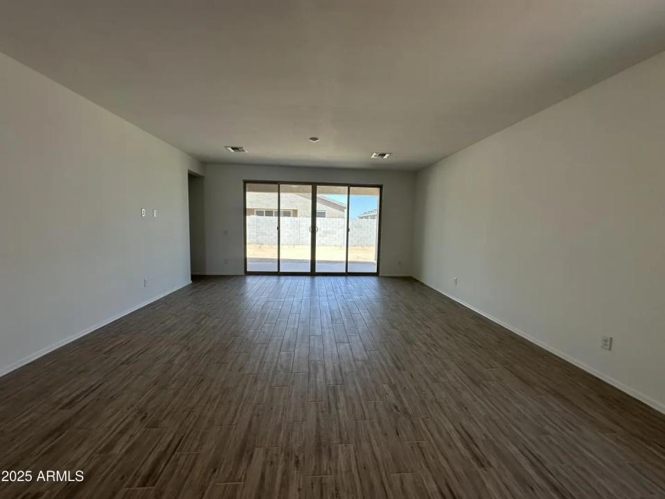 Real Estate Picture 16