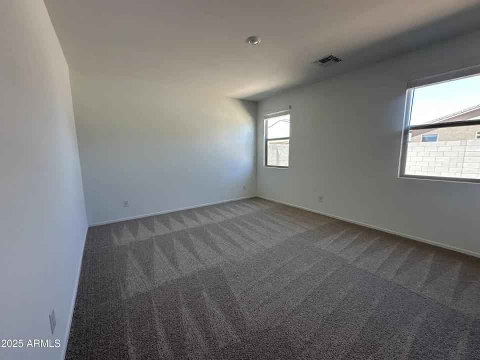 Real Estate Picture 18