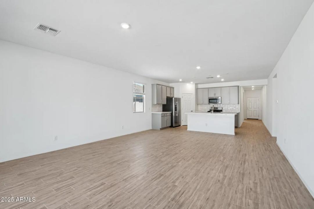 Real Estate Picture 6