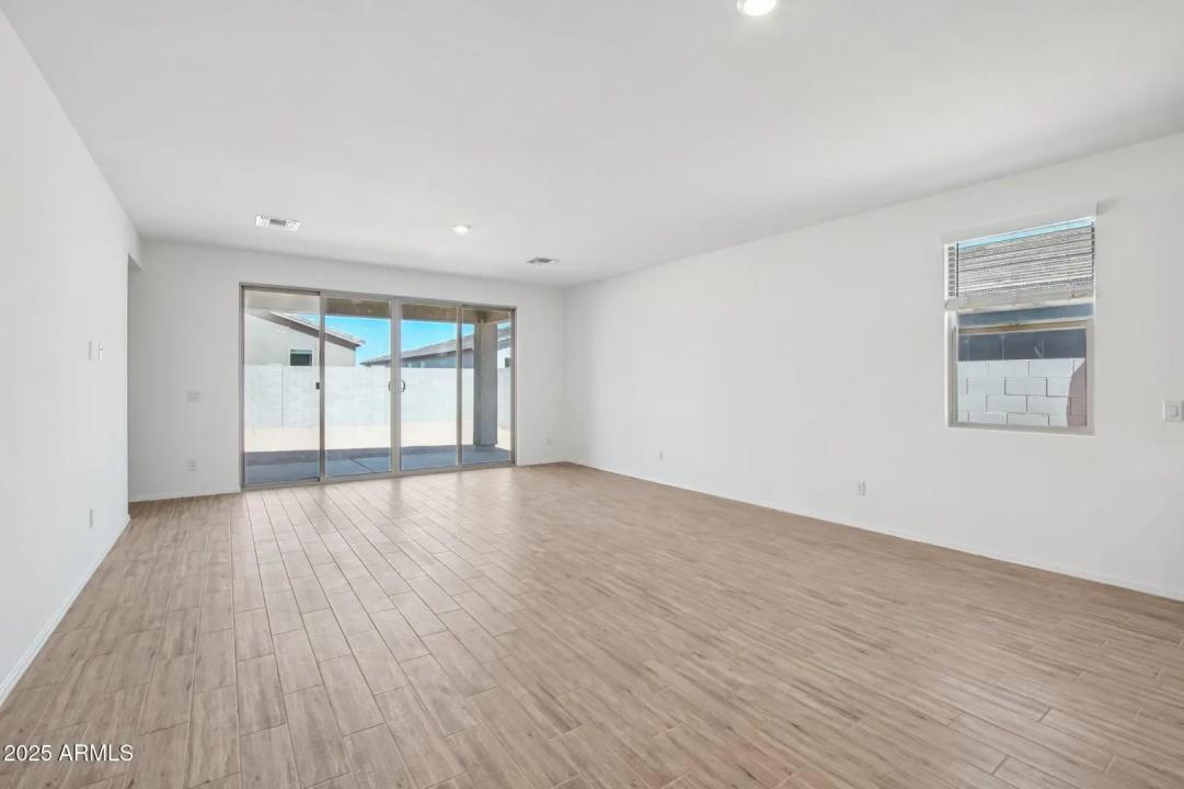 Real Estate Picture 7