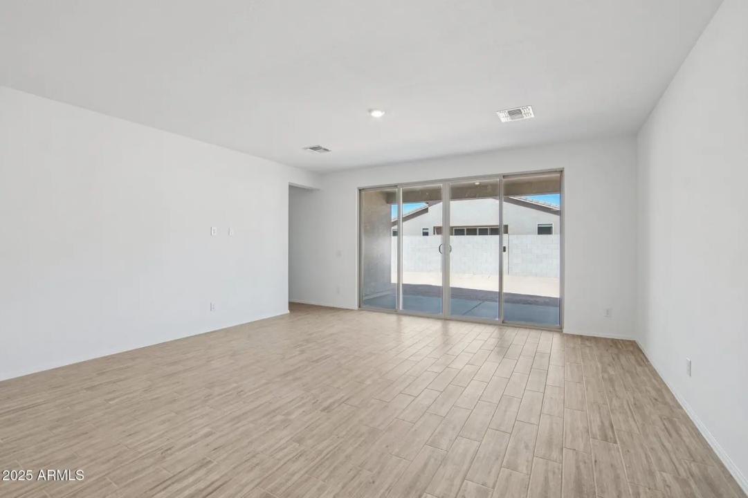 Real Estate Picture 8