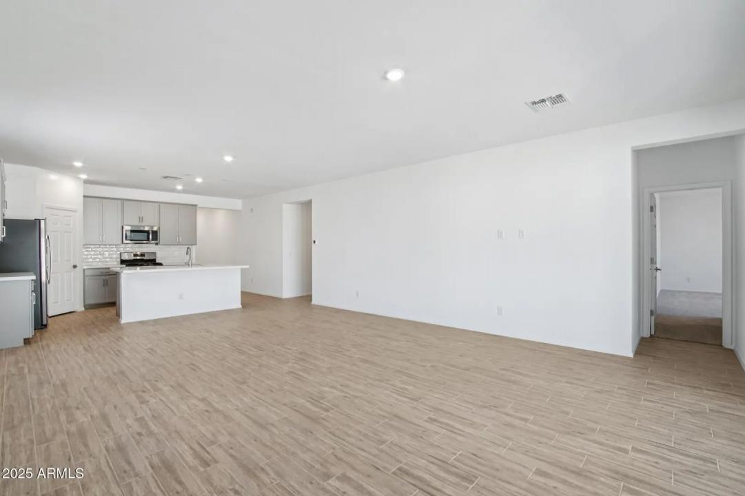 Real Estate Picture 9