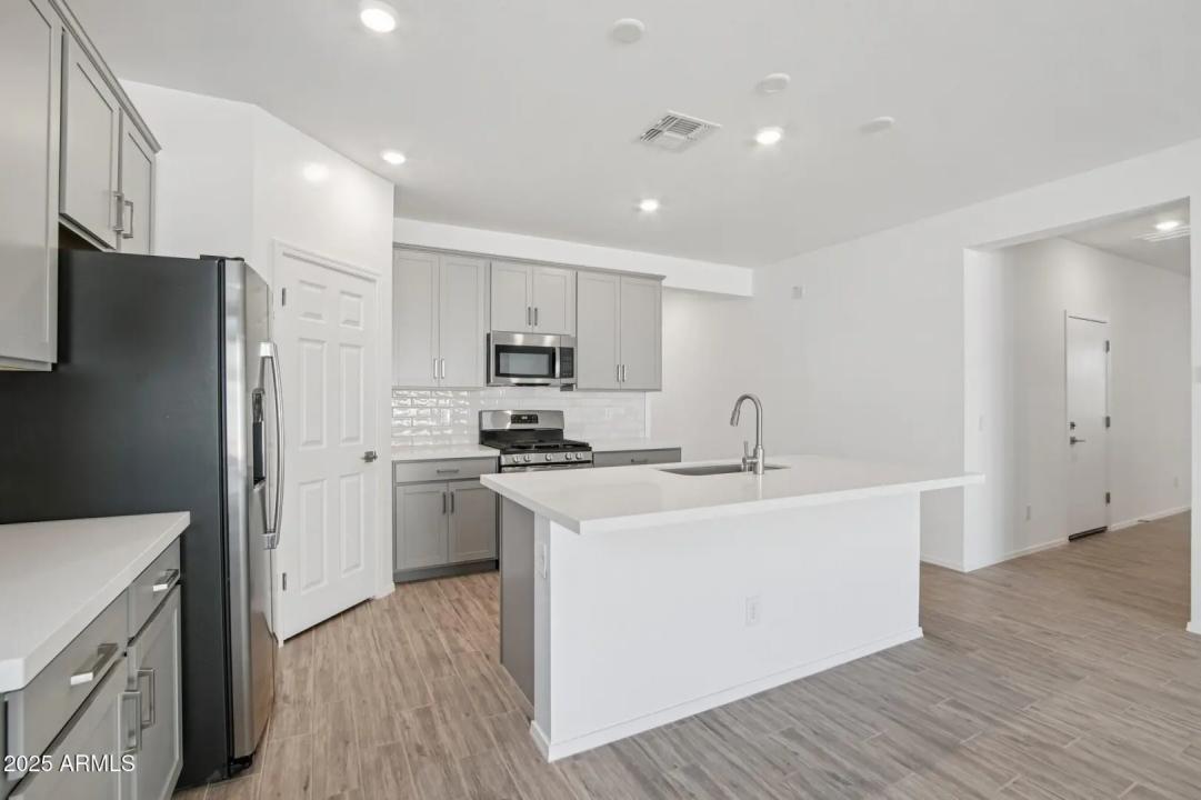 Real Estate Picture 10