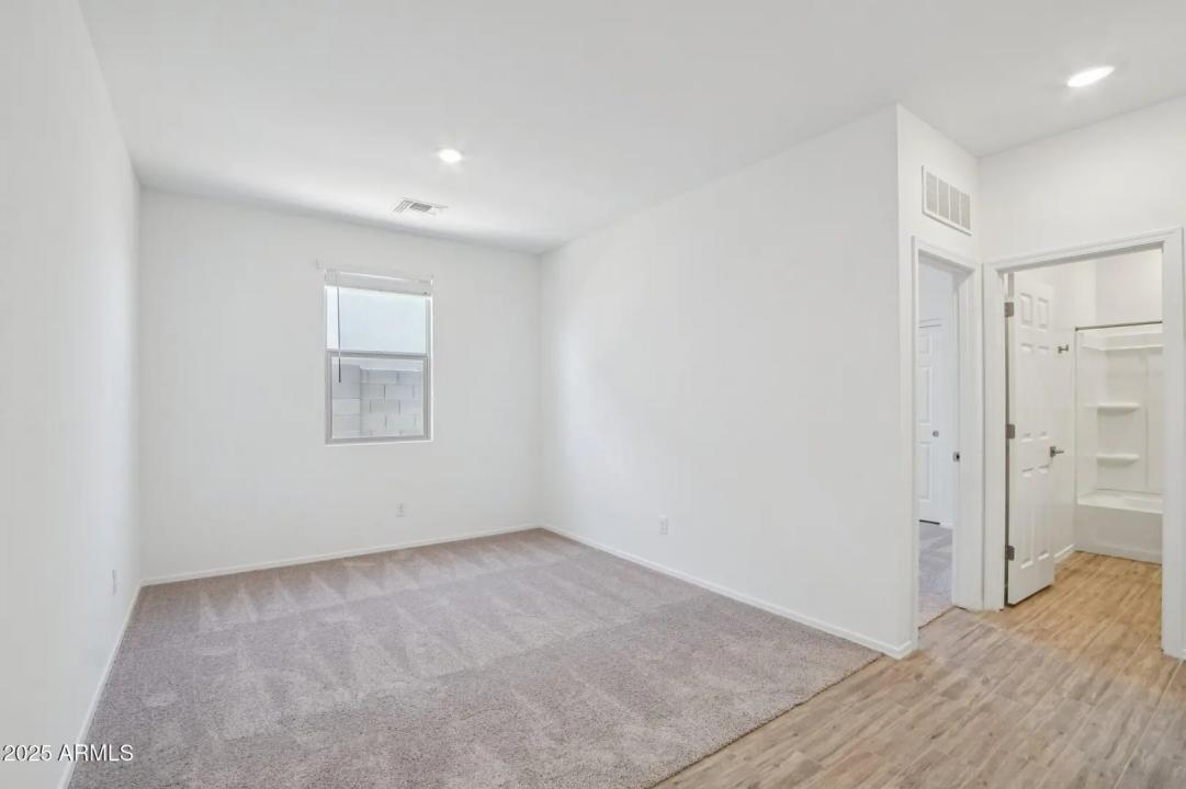 Real Estate Picture 14