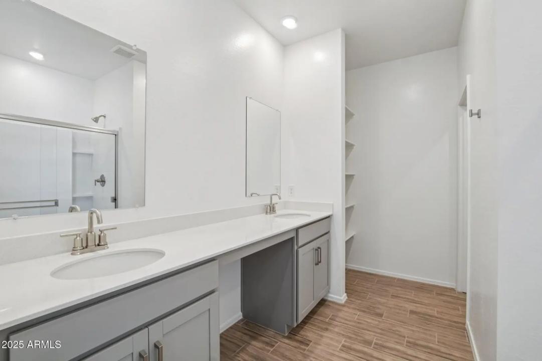 Real Estate Picture 33