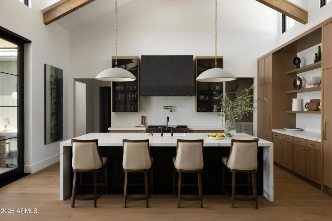 Real Estate Picture 4