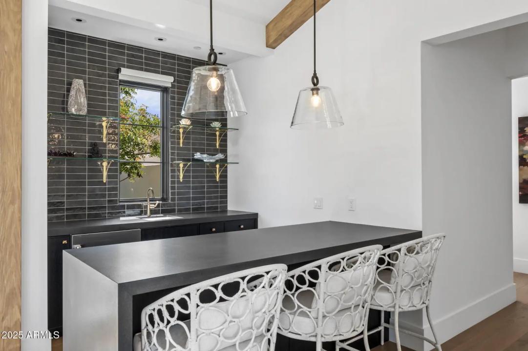 Real Estate Picture 23