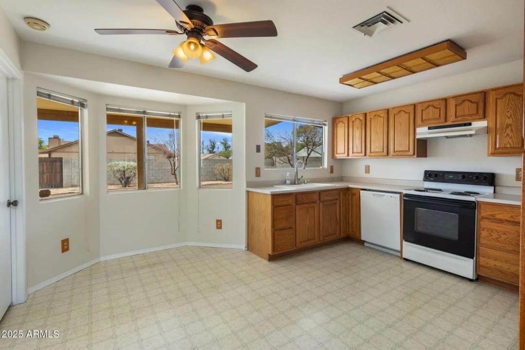 Real Estate Picture 4